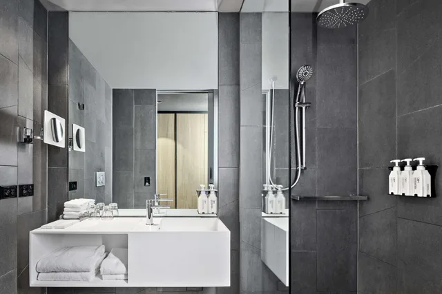 غرفة بريميوم بسريرين كوين بإطلالة على المرفأ، Vibe Hotel Melbourne Docklands 6/7