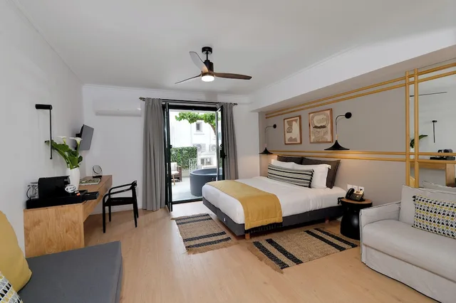 جناح جونيور كلاسيكي بسرير مزدوج مع أريكة بجاكوزي، Aktaion Beach Boutique Hotel and Spa 1/6