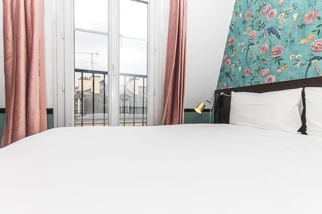 Room, Double Bed, Small, Vintage Paris Gare du Nord 5/10