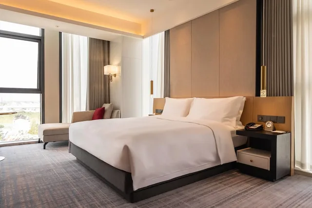 غرفة ديلوكس بسرير كينج، Ramada by Wyndham Huaian City Center 1/1