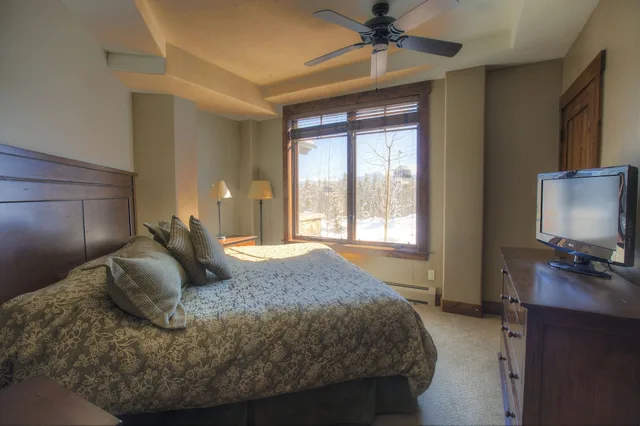 شقة سكنية بسرير كينج وسريرين كوين بـ3 غرف نوم، Crystal Peak Lodge 2/5