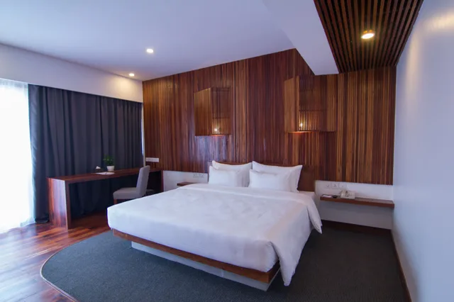 Executive, Suite, King Bed, Pool View, Sofa, Hotel Somadevi Boutique 3/10