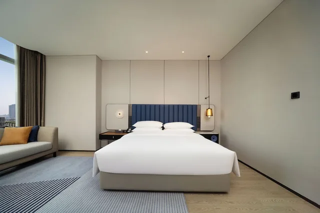 غرفة قياسية بسرير كينج، Novotel Chengdu Lige 1/5