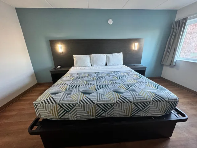 غرفة بسرير كينج، Motel6 East Syracuse, NY - Airport 6/10