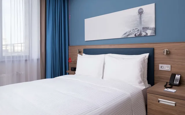غرفة بسرير كوين لذوي الإعاقة، Hampton by Hilton Astana Triumphal Arch 2/4