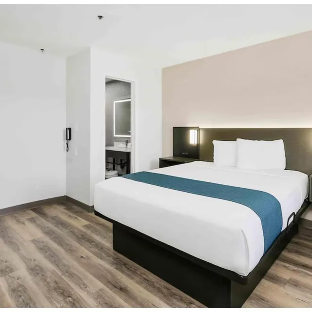 جناح، Motel6 Tempe, AZ – Elliot Road 1/7