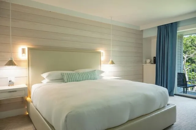 Room, King Bed, Cove Side، The Colony Hotel 3/9