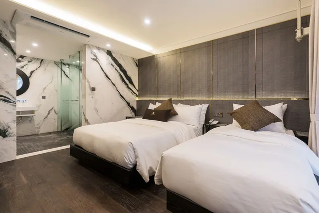 غرفة بسرير مزدوج وسرير فردي، Hotel The May Jongno 9/10