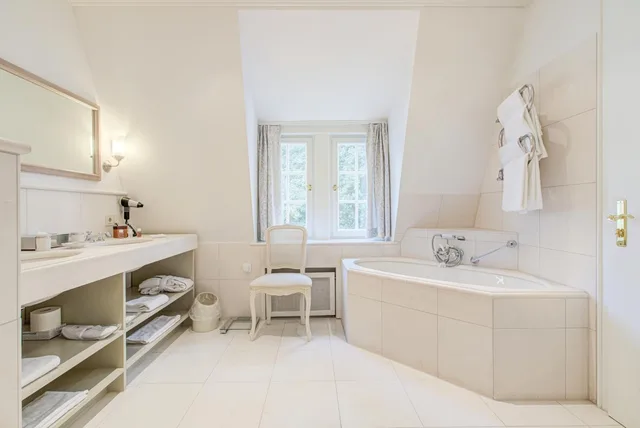 Tower, Junior Suite, Deluxe, King Bed، WALD AND SCHLOSSHOTEL FRIEDRICHSRUHE 7/9