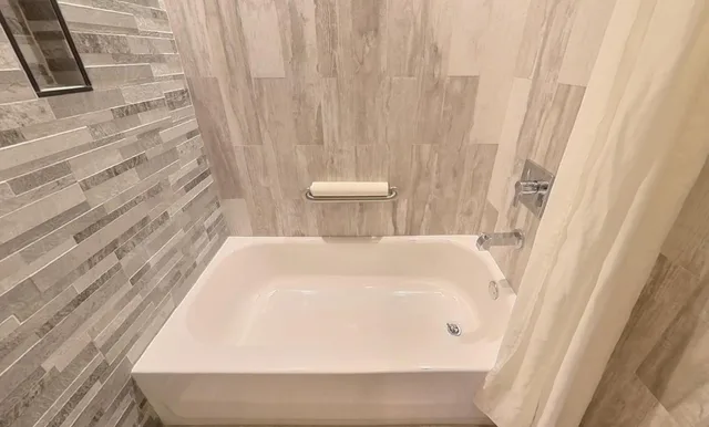 Classic, 2 Queen Beds, Balcony or Patio، Arbors at Island Landing Hotel Suites 4/5