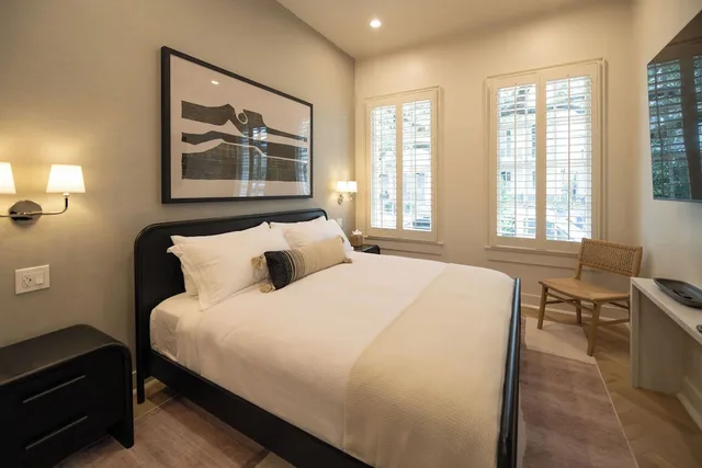 غرفة بريميوم بسرير كينج، The Garden District Hotel 4/5