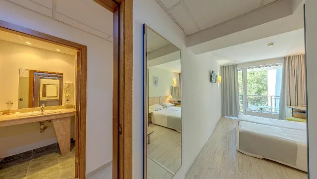 غرفة عائلية بأربعة أسرّة، Madara Park Hotel 1/1