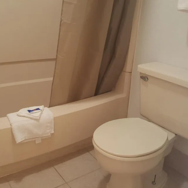 Room, Quadruple, Motel6 Columbus, OH - OSU 9/10