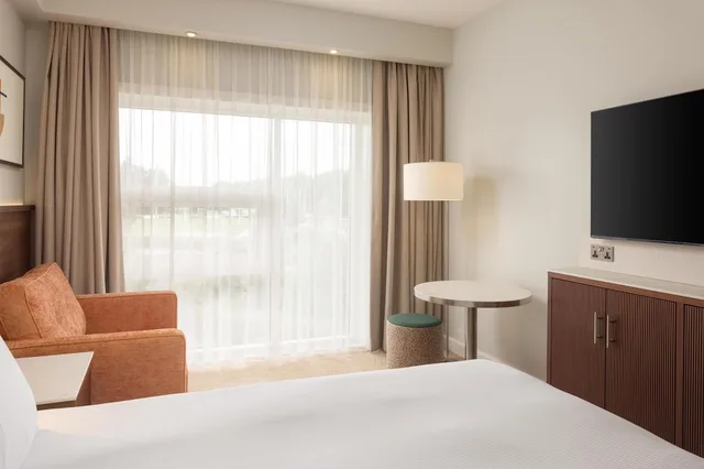 غرفة عائلية بسرير مزدوج مع أريكة، Hilton At St Georges Park Burton upon Trent 8/10