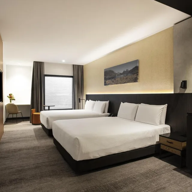 Interior, Classic, King Bed, 2 Queen Beds, Movenpick Hotel Hobart 2/8