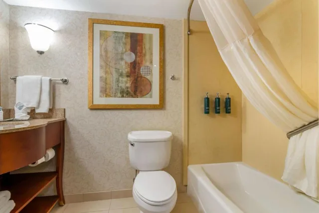 جناح بسرير كينج، Doubletree By Hilton Jefferson 2/2
