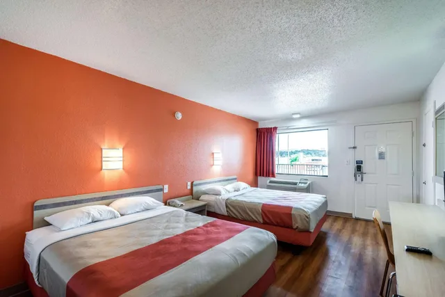 غرفة بسريرين كوين للمدخنين، Motel6 Anniston, AL 4/6