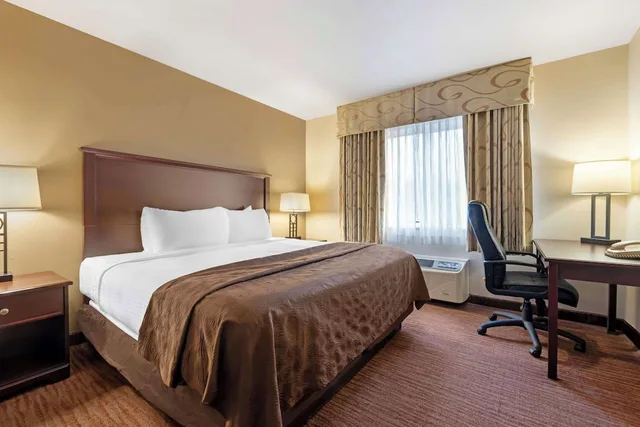 Standard, King Bed, Lake View, Sofa, Best Western Plus Concord Inn 2/6