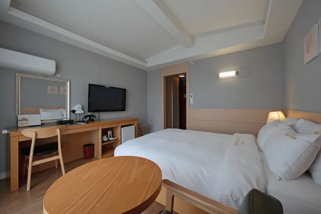 Deluxe, Double Bed, Bathtub, Benikea Swiss Rosen Hotel 4/5