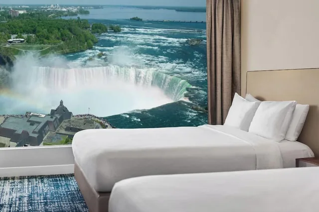 1 Bedroom, Suite, 2 Queen Beds, Falls View، Embassy Suites By Hilton Niagara Falls Fallsview 2/4