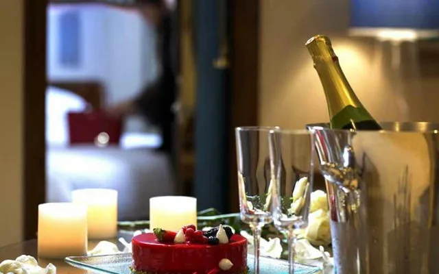 غرفة بسرير كينج في طابق مرتفع، روش ريحان من روتانا(Rosh Olaya Hotel) 1/2