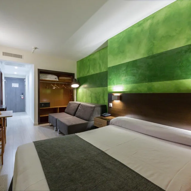 غرفة بسرير مزدوج أو سريرين منفصلين، Apartamentos Recoletos 4/9