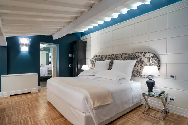 جناح، Hotel Number Nine 3/9