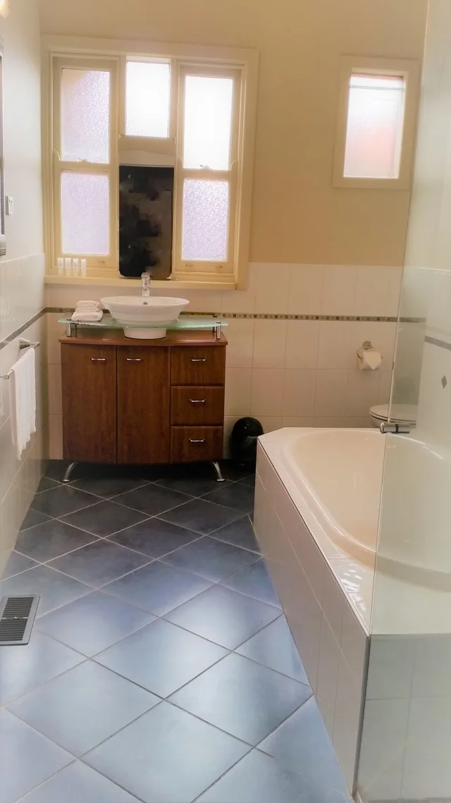 York House, 2 Queen and Twin Beds، Sovereign Park Motor Inn 7/7