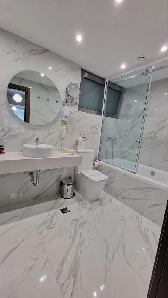 Junior Suite, Studio, 4 Beds، INTERNATIONAL ATENE HOTEL 2/2