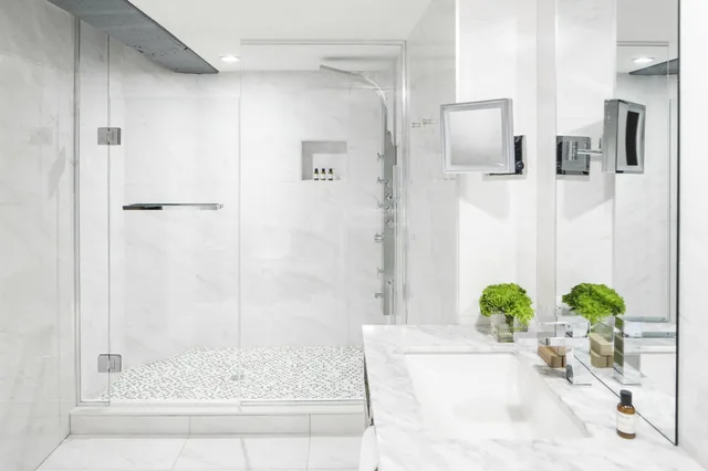 Maisonette, King Bed، William Gray 1/1