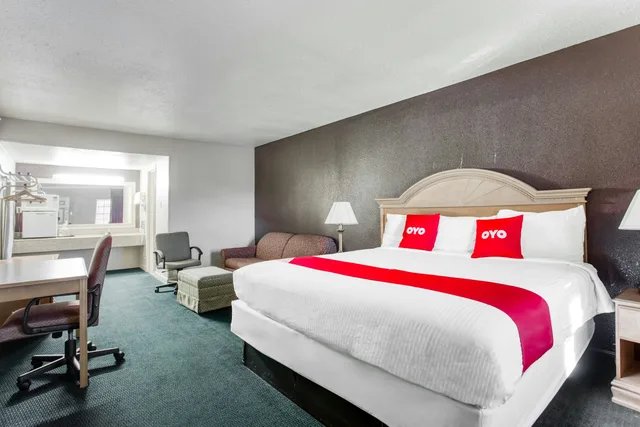 غرفة بسرير كينج، OYO Hotel Bald Knob near Searcy AR 3/9
