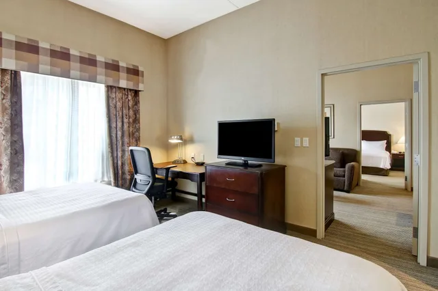 جناح كومفورت بسرير كينج وسريرين مزدوجين بغرفتي نوم مع أريكة، Homewood Suites By Hilton Burlington 2/10