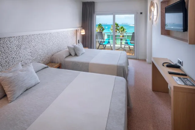 Privilege, Quadruple, Sea Front، Caprici Beach Hotel & Spa 2/4