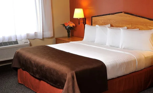 جناح بسرير كينج، AmericInn by Wyndham Oswego 1/1