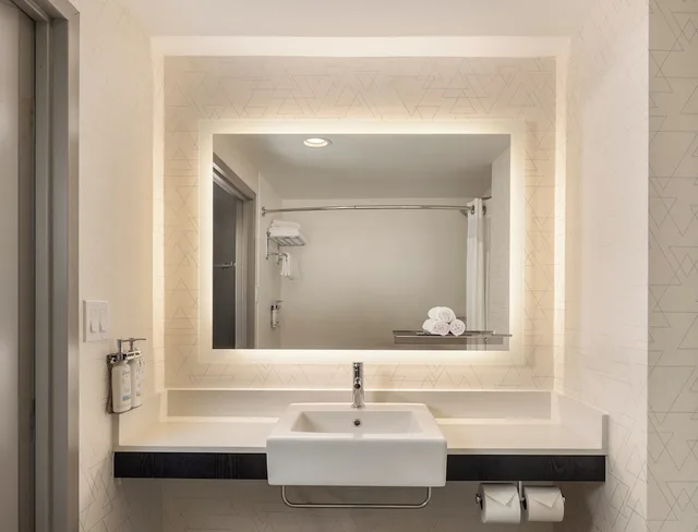 غرفة قياسية بسرير كينج بحوض جاكوزي، Holiday Inn Express - New York City Chelsea 6/9