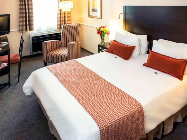 Room, Double Bed, Mercure Johannesburg Midrand 2/4