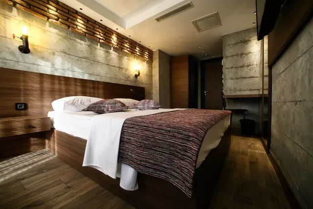 جناح بسرير مزدوج بشرفة مع أريكة، Elibol Hotel 3/5