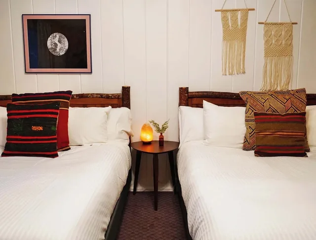 غرفة قياسية بسريرين كوين، Grand Pine Cabins 1/3