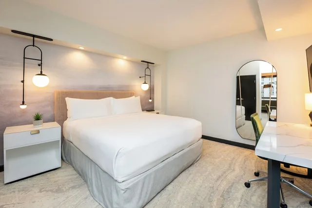 Room, King and Queen Bed, Hotel 1000 Seattle 4/7