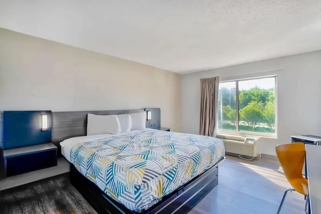 1 King Bed - Mobility Accessible Tub, Nsmk، Motel6 Virginia Beach, VA 5/10