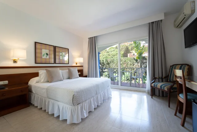 Room, Double Bed, Terrace, Piedra Paloma 1/3