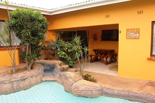 Flintstones Guest House Durban، ديربان 3/52