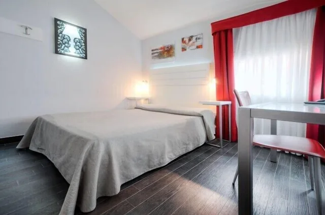 غرفة اقتصادية اقتصادية بسرير مزدوج، Aaron Hotel 1/8