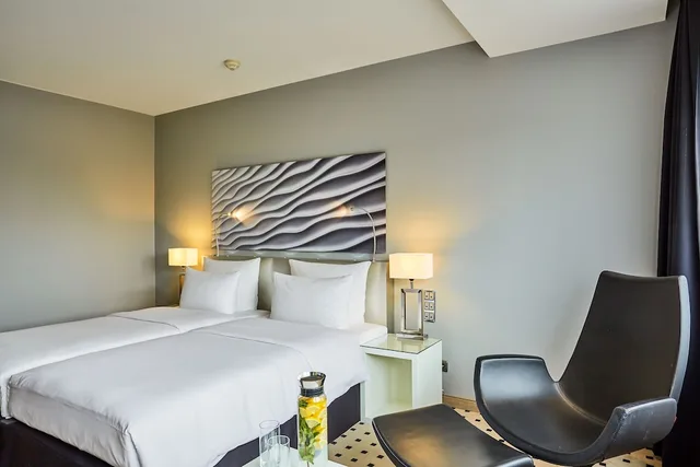 غرفة سوبيريور بسريرين منفصلين، Radisson Blu Conference Hotel, Dusseldorf 5/7