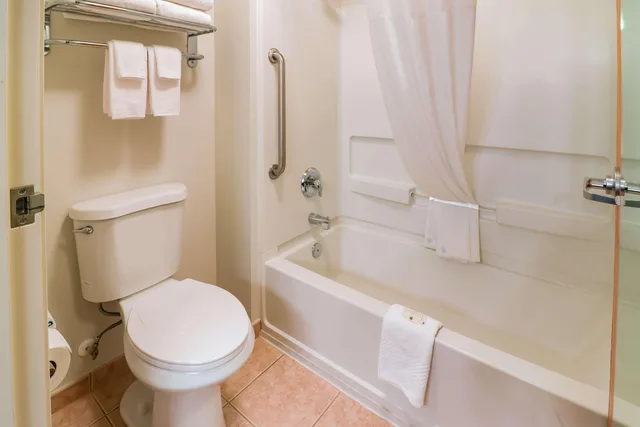 Upgrade, 2 Queen Beds، Quality Inn & Suites Sequim at Olympic National Park 1/1