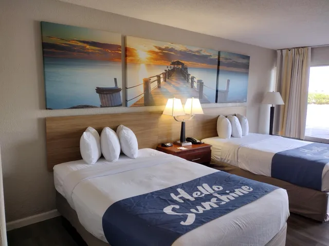 Deluxe, 2 Double Beds, Days Inn by Wyndham Wildwood I-75 2/6