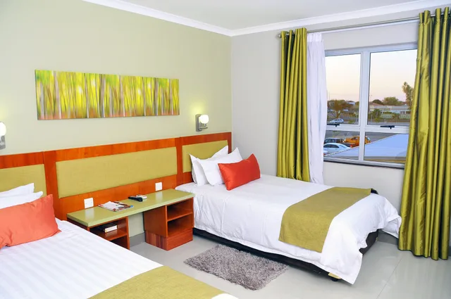 غرفة قياسية بسريرين منفصلين، Travelodge Gaborone 5/6