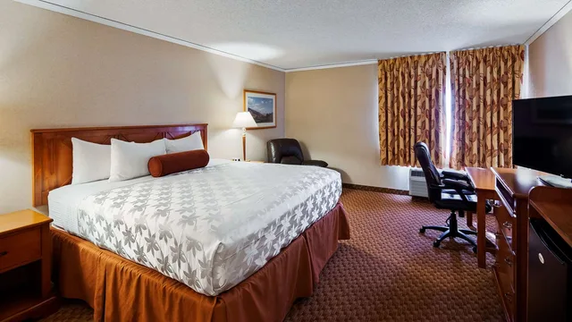 غرفة بسرير كينج لذوي الإعاقة، SureStay Plus Hotel by Best Western Reno Airport 3/7