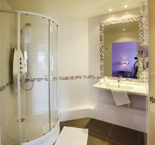 Standard, Queen Bed, Best Western Plus Hostellerie Du Vallon 3/3