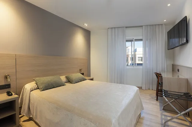 Room, Single, Queen Bed, Casanova 1/3
